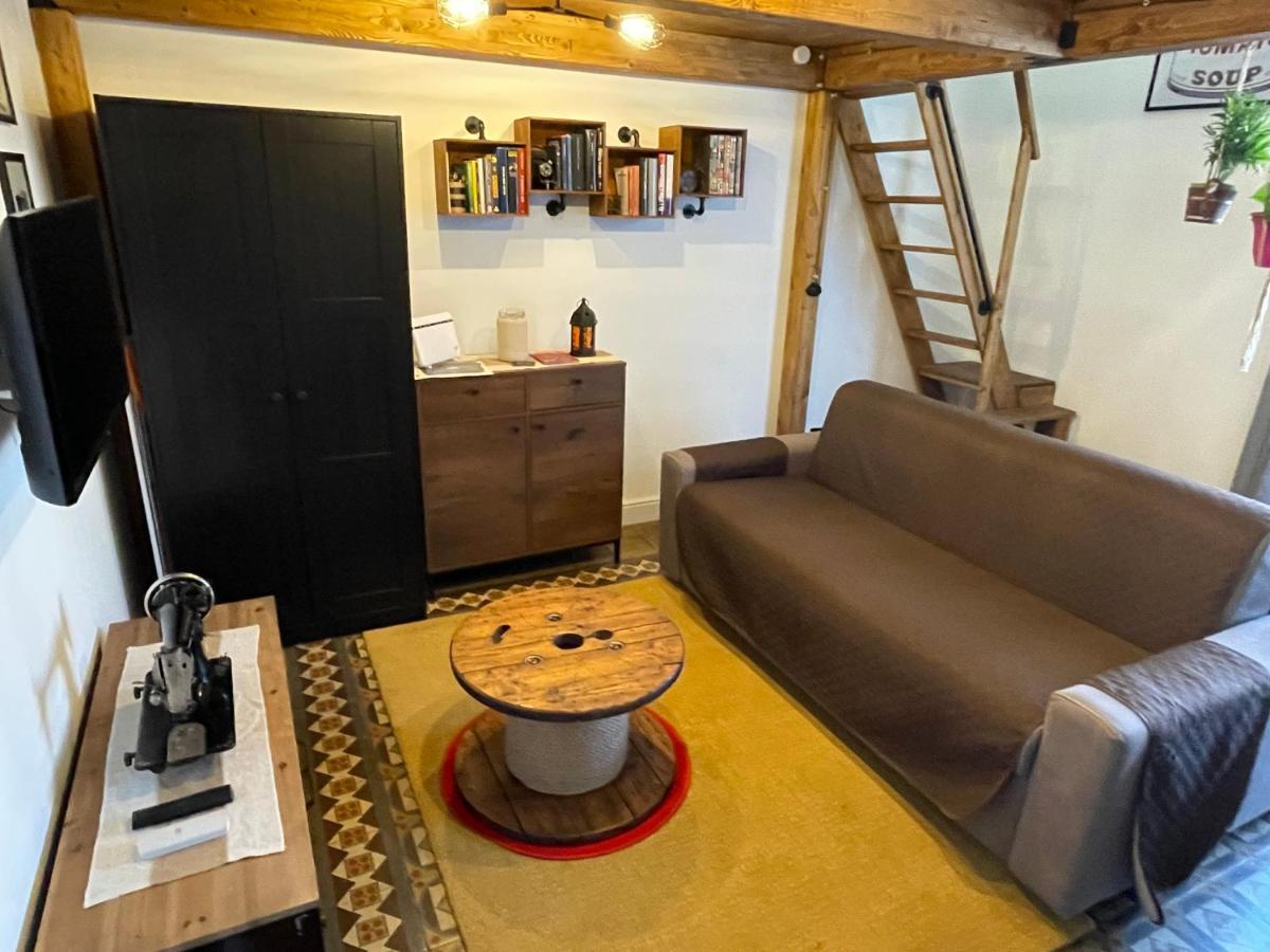Theroom